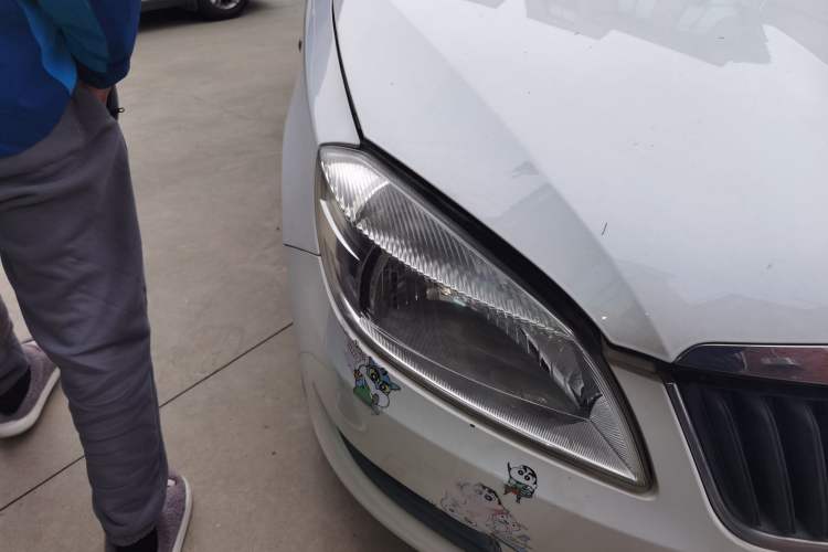 Used Skoda Fabia 2014 1.4L Automatic Crystal Edition Right Front Headlight