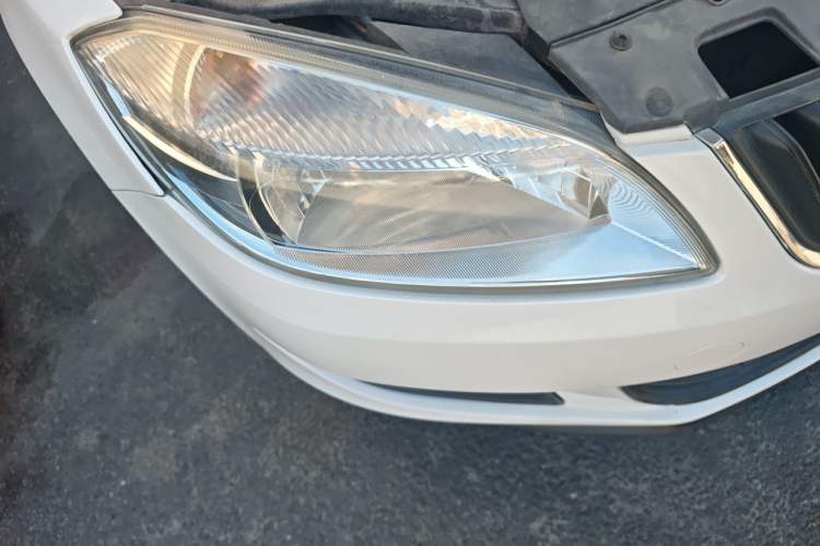 Used Skoda Fabia 2014 1.4L Automatic Crystal Edition Right Front Headlight