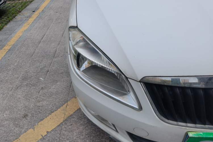 Used Skoda Fabia 2014 1.4L Automatic Crystal Edition Right Front Headlight