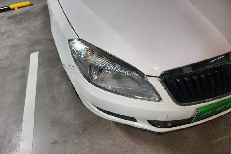 Used Skoda Fabia 2014 1.4L Manual Crystal Edition Right Front Headlight