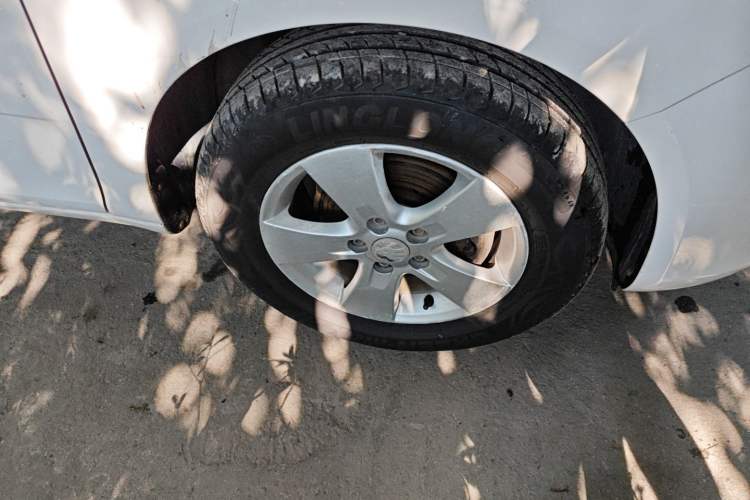 Used Skoda Fabia 2014 1.4L Manual Crystal Edition Right Front Wheel Hub