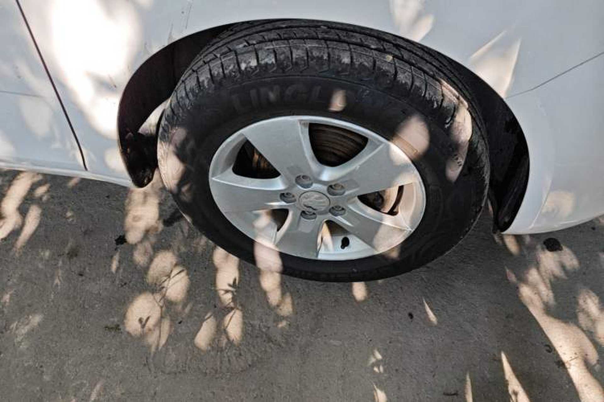 Used Skoda Fabia 2014 1.4L Manual Crystal Edition Right Front Wheel Hub