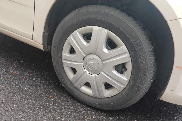 Used Skoda Fabia 2014 1.4L Automatic Crystal Edition Right Front Wheel Hub