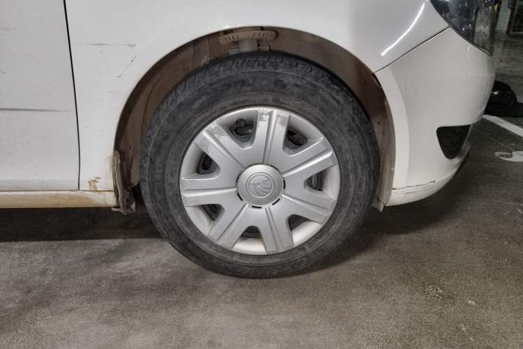 Used Skoda Fabia 2014 1.4L Manual Crystal Edition Right Front Wheel Hub