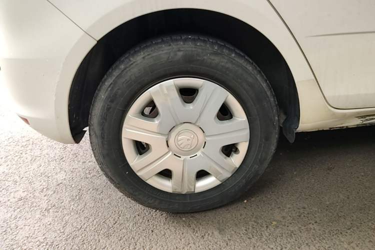 Used Skoda Fabia 2014 1.4L Automatic Crystal Edition Right Rear Wheel Hub