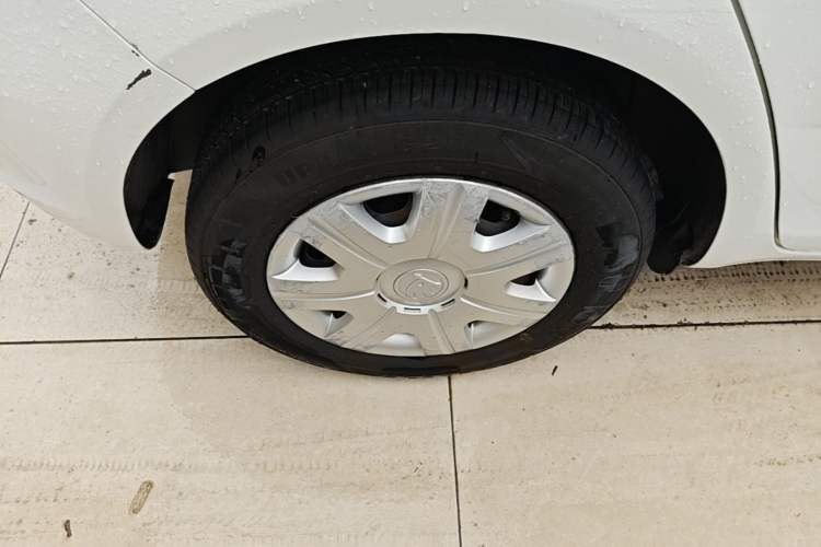 Used Skoda Fabia 2014 1.4L Automatic Crystal Edition Right Rear Wheel Hub