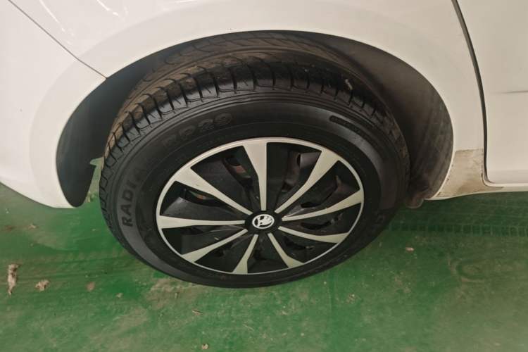 Used Skoda Fabia 2014 1.4L Automatic Crystal Edition Right Rear Wheel Hub