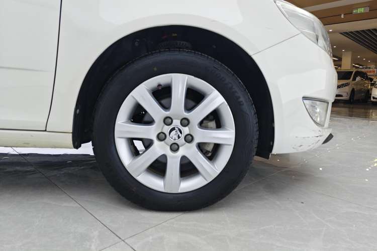 Used Skoda Fabia 2014 1.4L Manual Jingling Edition Right Rear Wheel Hub