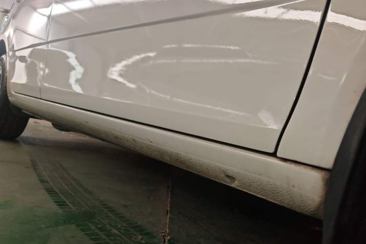 Used Skoda Fabia 2014 1.4L Automatic Crystal Edition Right Side Sill