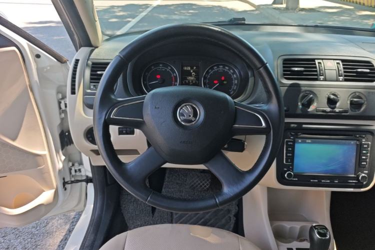 Used Skoda Fabia 2014 1.4L Automatic Crystal Edition Steering Wheel