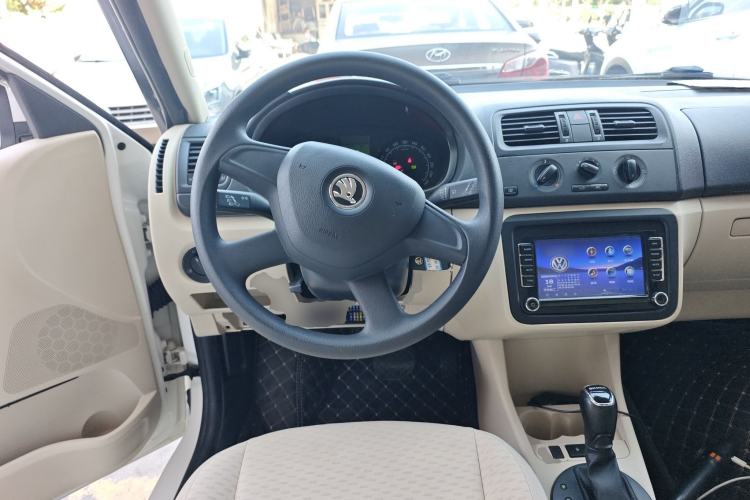 Used Skoda Fabia 2014 1.4L Automatic Crystal Edition Steering Wheel