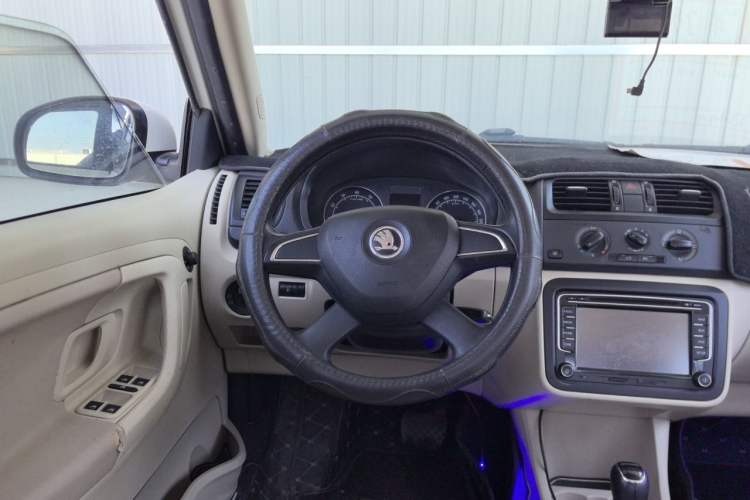 Used Skoda Fabia 2014 1.4L Automatic Crystal Edition Steering Wheel