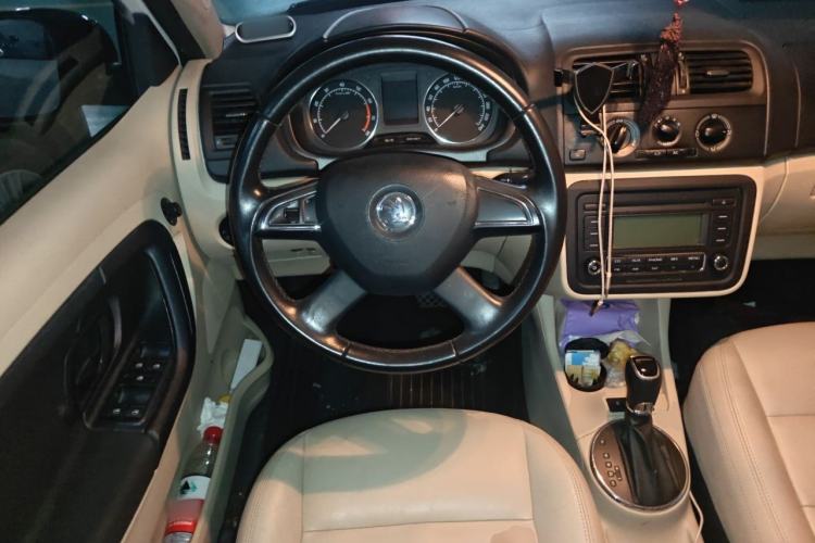 Used Skoda Fabia 2014 1.6L Automatic Crystal Edition Steering Wheel