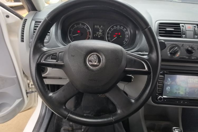 Used Skoda Fabia 2014 1.6L Automatic Crystal Edition Steering Wheel