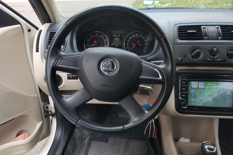 Used Skoda Fabia 2014 1.4L Automatic Crystal Edition Steering Wheel