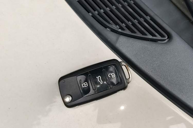 Used Skoda Fabia 2014 1.4L Automatic Crystal Edition Vehicle Key