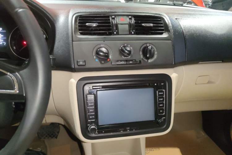 Used Skoda Fabia 2014 1.4L Automatic Crystal Edition Audio And AC Panel