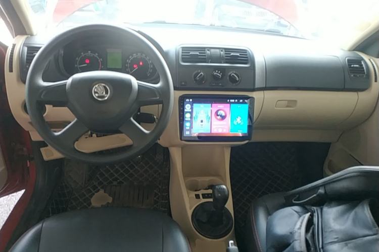 Used Skoda Fabia 2014 1.4L Manual Crystal Edition Center Console