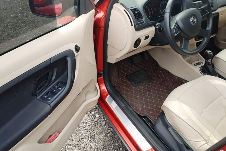 Used Skoda Fabia 2014 1.6L Scout Driver Seat