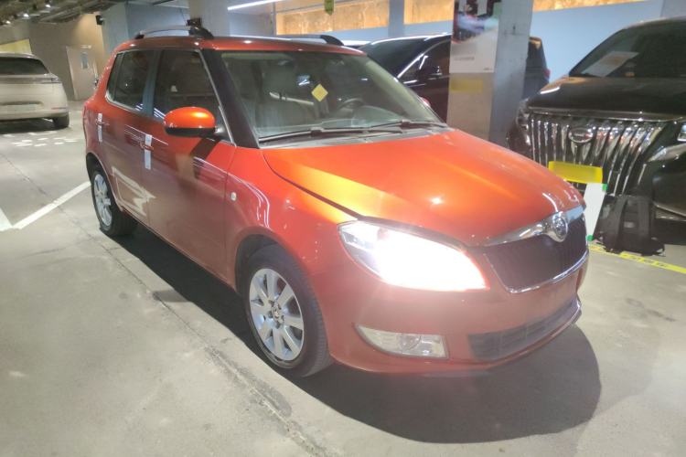 Used Skoda Fabia 2014 1.4L Automatic Crystal Edition Exterior 2