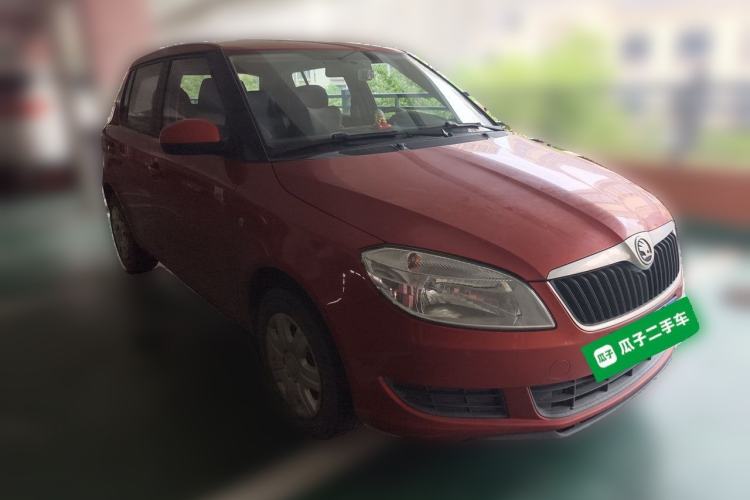 Used Skoda Fabia 2014 1.4L Automatic Crystal Edition Front Right 45 Deg