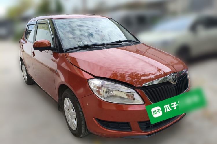 Used Skoda Fabia 2014 1.4L Manual Crystal Edition Front Right 45 Deg