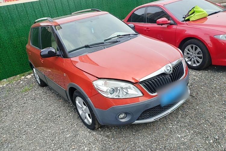 Used Skoda Fabia 2014 1.6L Scout Front Right 45 Deg