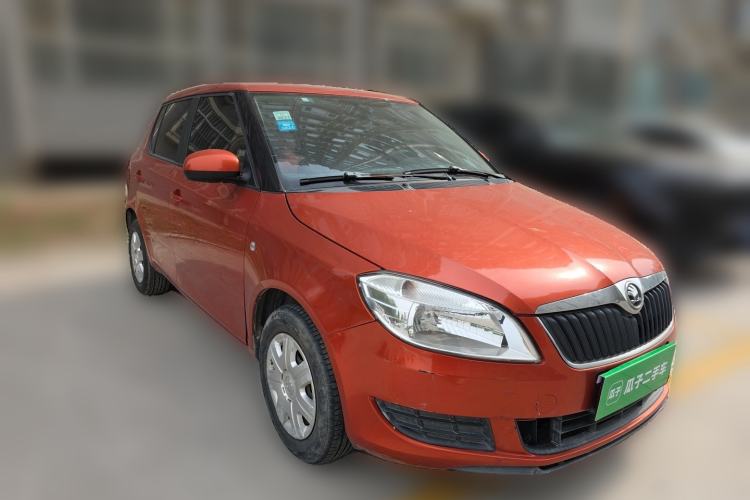 Used Skoda Fabia 2014 1.4L Automatic Crystal Edition Front Right 45 Deg