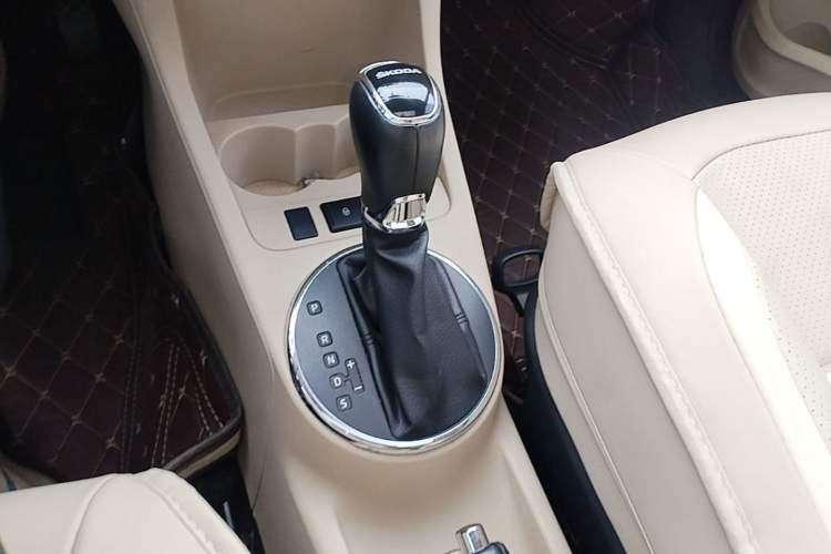 Used Skoda Fabia 2014 1.6L Scout Gear Lever