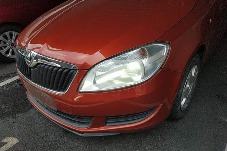 Used Skoda Fabia 2014 1.4L Manual Crystal Edition Left Front Headlight