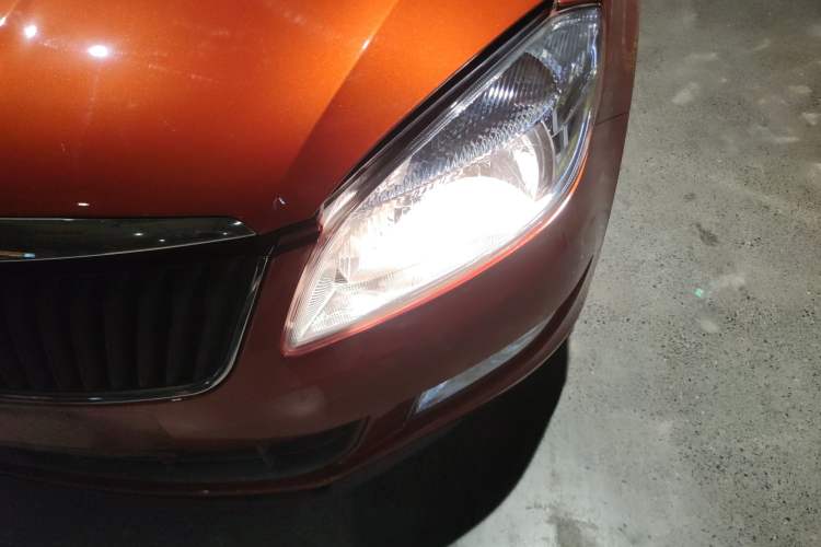 Used Skoda Fabia 2014 1.4L Automatic Crystal Edition Left Front Headlight