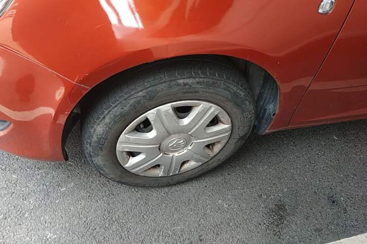 Used Skoda Fabia 2014 1.4L Manual Crystal Edition Left Front Wheel Hub