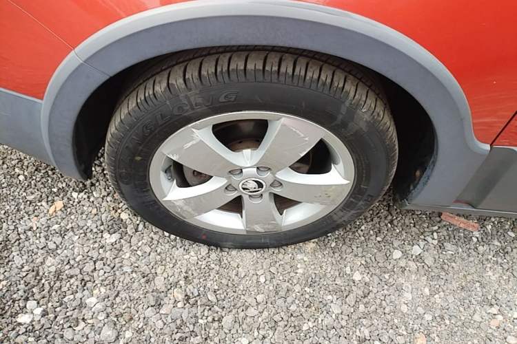 Used Skoda Fabia 2014 1.6L Scout Left Front Wheel Hub