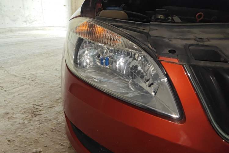 Used Skoda Fabia 2014 1.4L Automatic Crystal Edition Right Front Headlight