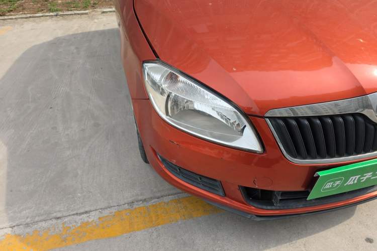 Used Skoda Fabia 2014 1.4L Automatic Crystal Edition Right Front Headlight