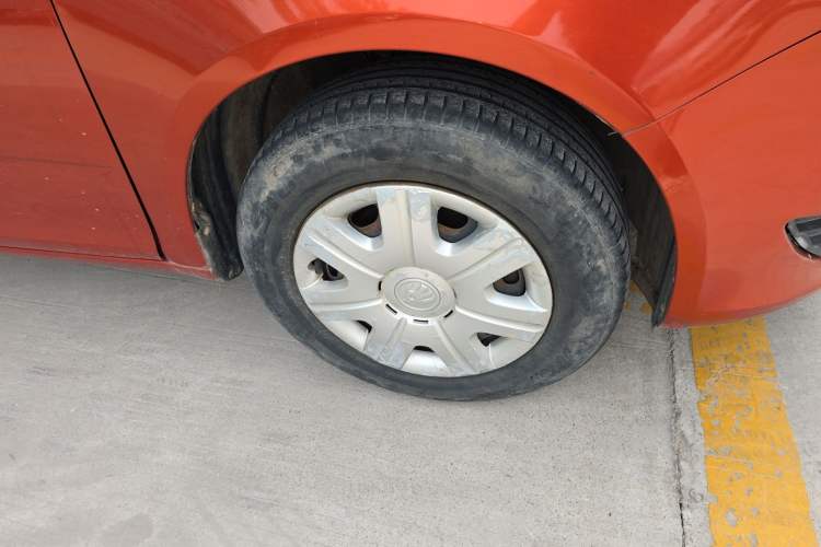Used Skoda Fabia 2014 1.4L Automatic Crystal Edition Right Front Wheel Hub