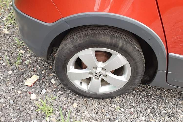 Used Skoda Fabia 2014 1.6L Scout Right Rear Wheel Hub
