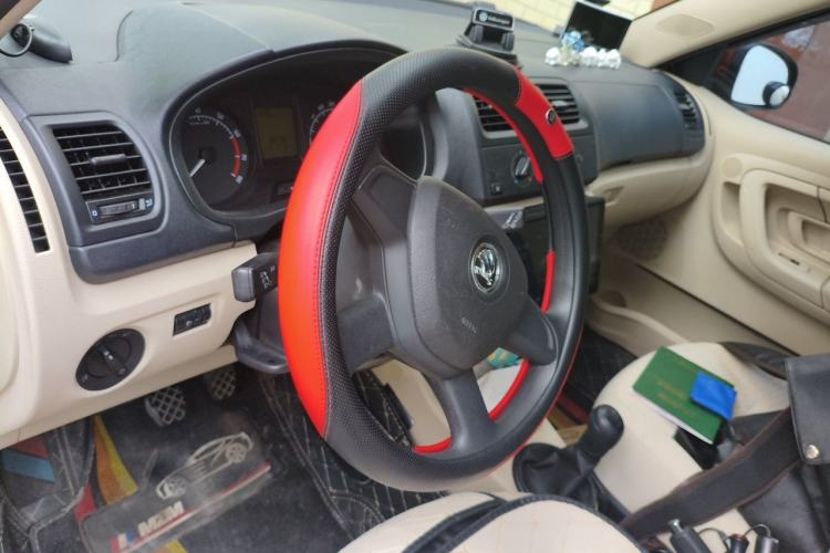 Used Skoda Fabia 2014 1.4L Manual Crystal Edition Steering Wheel