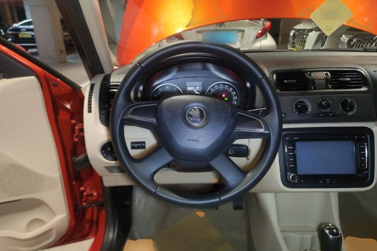Used Skoda Fabia 2014 1.4L Automatic Crystal Edition Steering Wheel