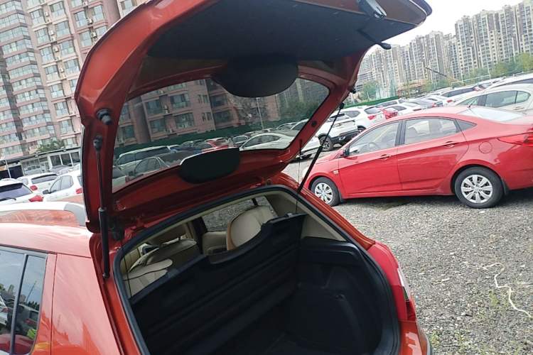 Used Skoda Fabia 2014 1.6L Scout Trunk
