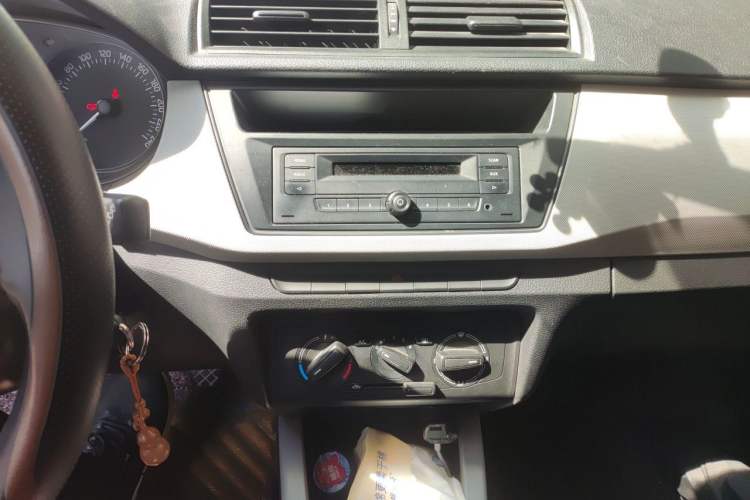 Used Skoda Fabia 2015 1.4L Manual Front-Wheel Drive Model Audio And AC Panel