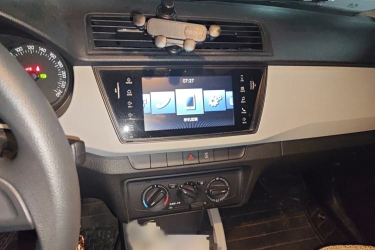 Used Skoda Fabia 2015 1.4L Automatic Front-Drive Model Audio And AC Panel