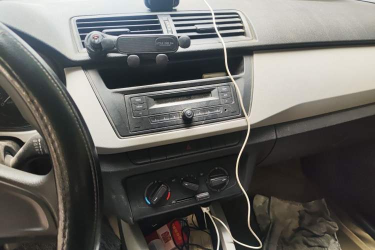 Used Skoda Fabia 2015 1.4L Automatic Front-Drive Model Audio And AC Panel