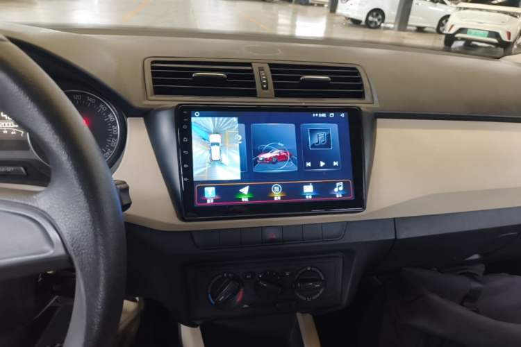 Used Skoda Fabia 2015 1.4L Automatic Chuanxing Edition Audio And AC Panel