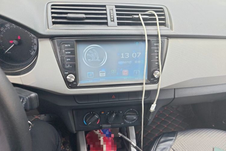 Used Skoda Fabia 2015 1.4L Manual Front-Wheel Drive Model Audio And AC Panel