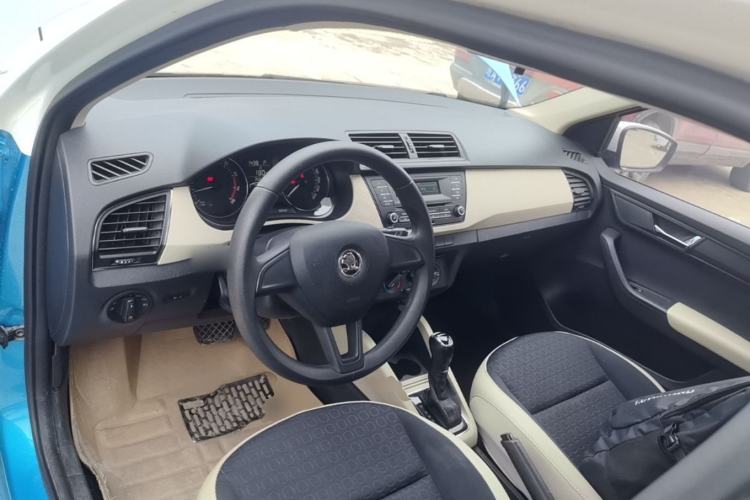 Used Skoda Fabia 2015 1.4L Automatic Chuanxing Edition Center Console