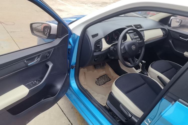 Used Skoda Fabia 2015 1.4L Automatic Chuanxing Edition Driver Seat