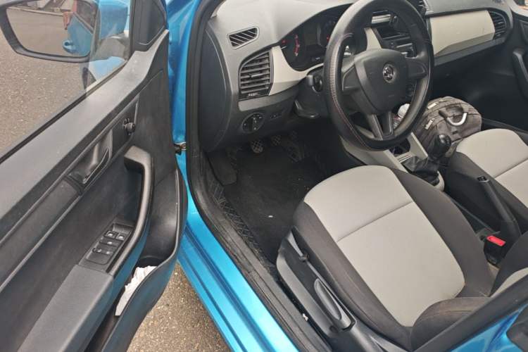 Used Skoda Fabia 2015 1.4L Manual Front-Wheel Drive Model Driver Seat