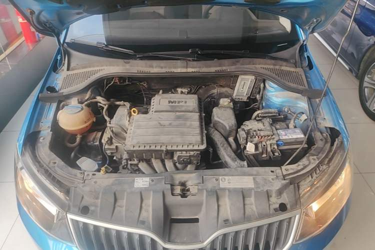 Used Skoda Fabia 2015 1.4L Automatic Front-Drive Model Engine Bay
