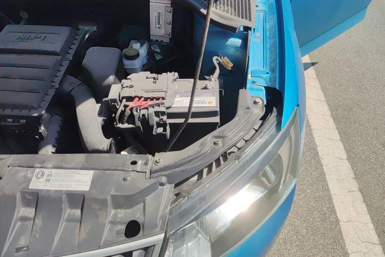 Used Skoda Fabia 2015 1.4L Manual Front-Wheel Drive Model Engine Bay Left